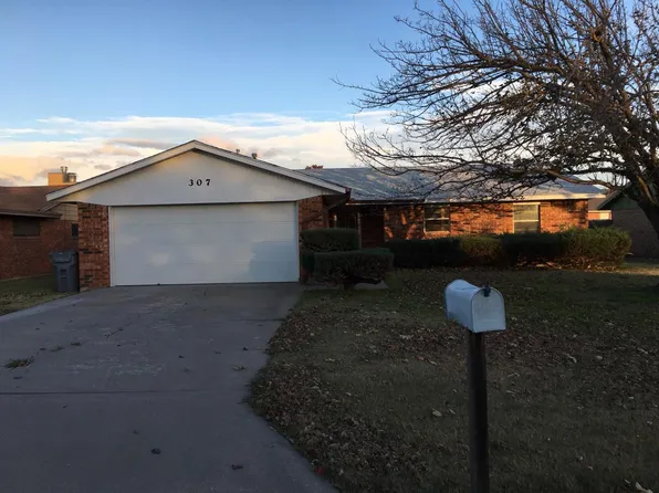 307 NE 26th St, Lawton, OK 73507