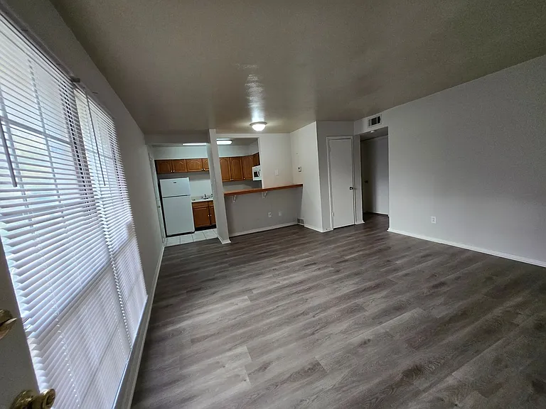1307 Vinton Ave — Photo 2