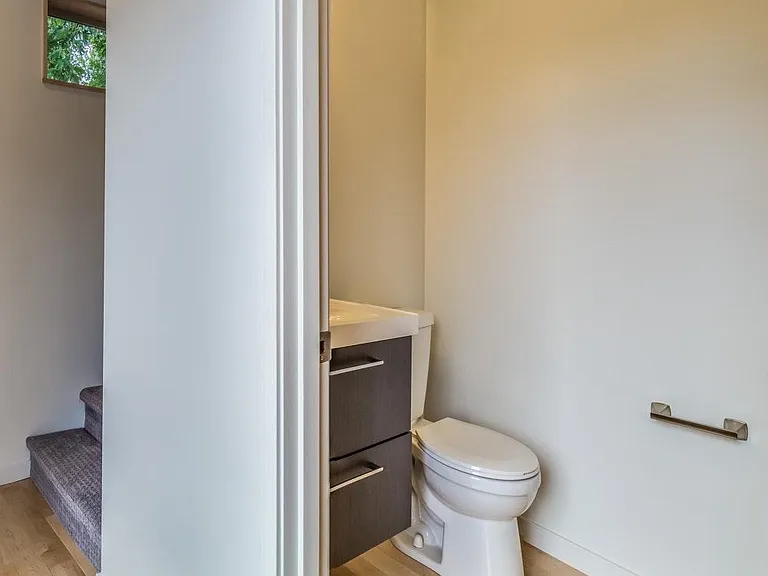 3822 N Commercial Ave — Photo 14