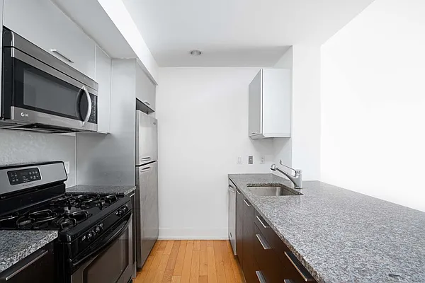 Sold by HighRiseNY | media 9