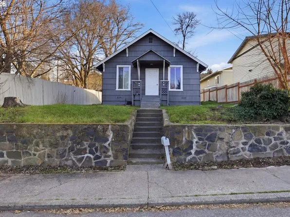 804 E 13th St, The Dalles, OR 97058