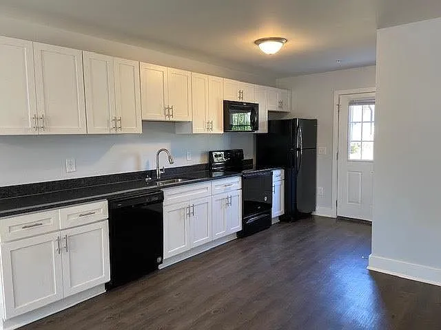 221 W Mason St — Photo 1