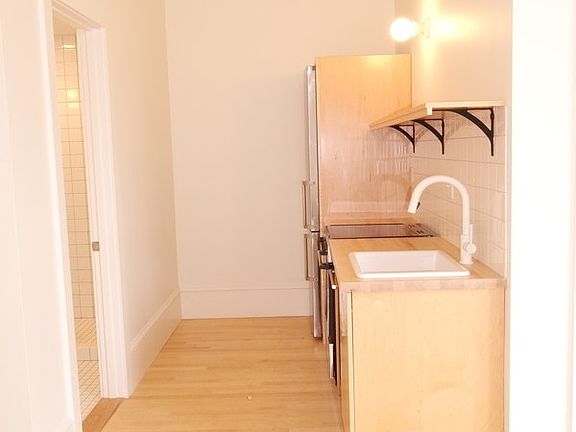 Kitchen (Galley View)