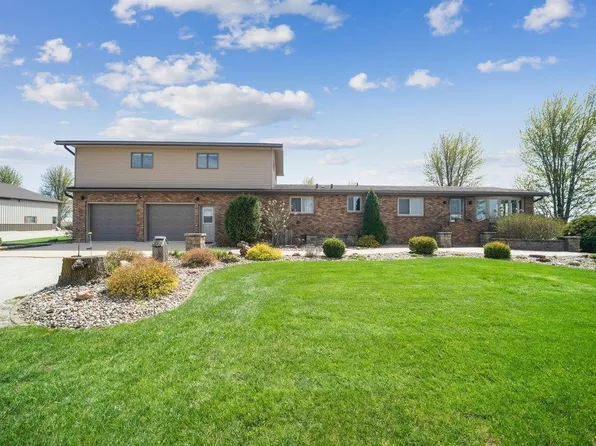 10554 N Ave, Maynard, IA 50655