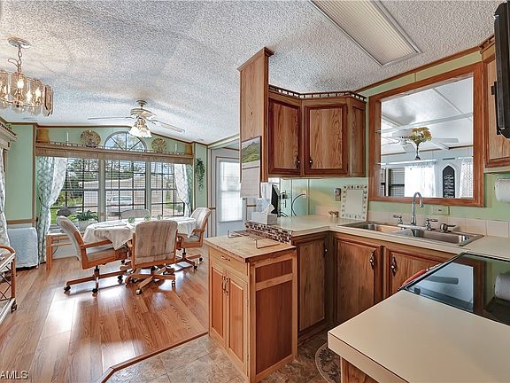 5th image of 121 Caravan Cir