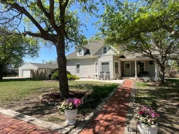 602 W 6th St, Larned, KS 67550