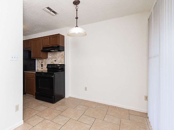 5th image of 1807 Cedarhill Dr #A