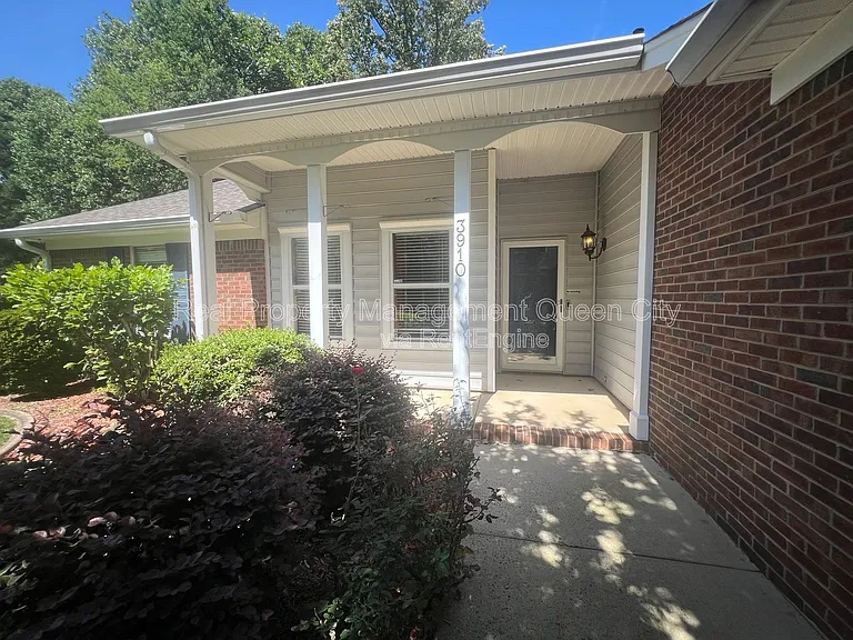 3910 Armitage Dr — Photo 2