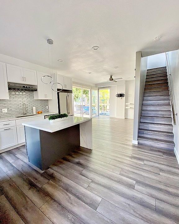 1st image of 714 10th Ave #35