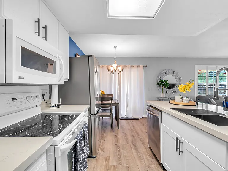 806 E Joan D Arc Ave — Photo 25