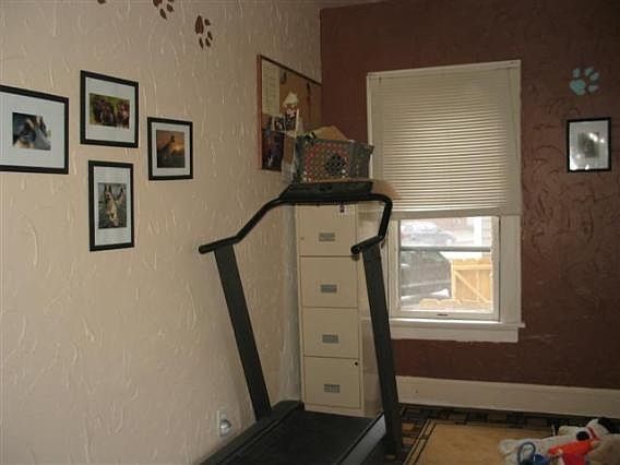 3rd image of 2437 N Farwell Ave