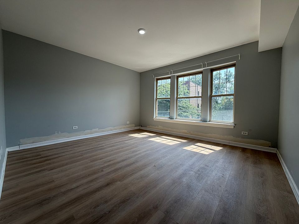 1st image of 214 E 60th St #210