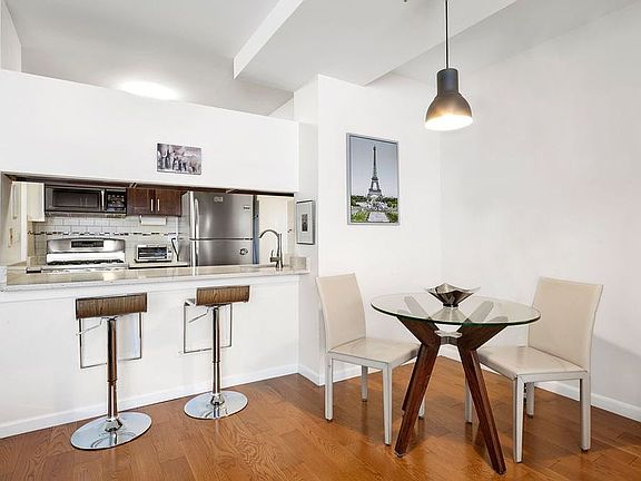 3rd image of 500 W 43rd St