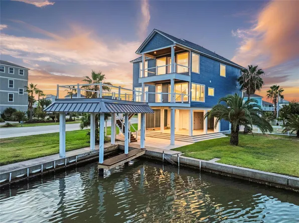243 Bamaku Bnd, Tiki Island, TX 77554