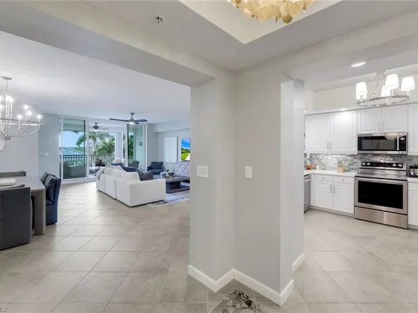 325 Dunes BLVD #204, NAPLES, FL 34110