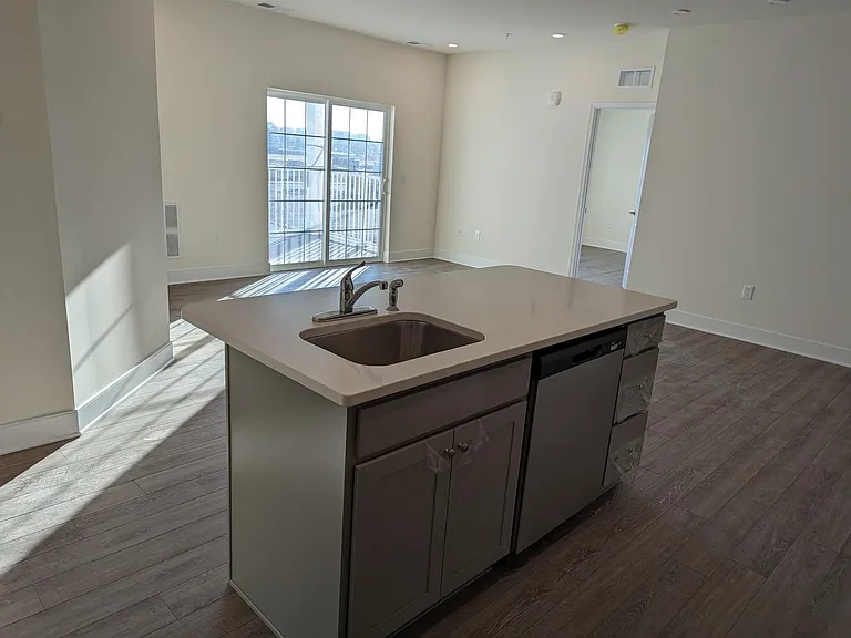 College Park Apartments — Photo 16