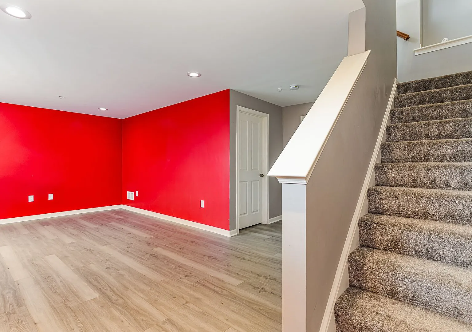 Welcome to this charming 3 bedroom, 2.5 bathroom home located in Enola, PA. — Photo 4