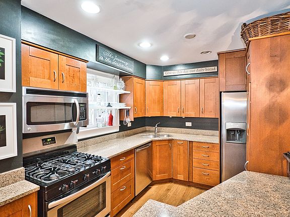 4th image of 617 Maiden Ln