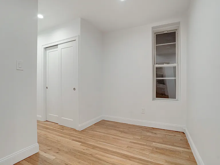 323 W 47th St #2B — Photo 11