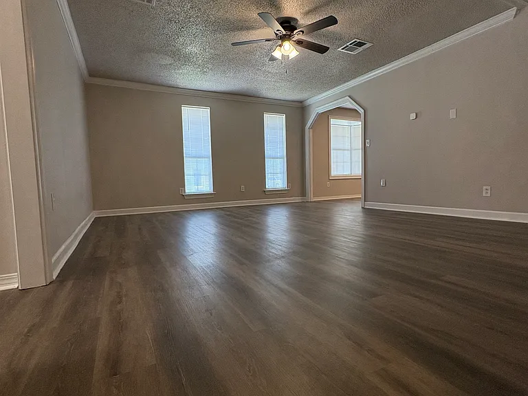 204 James Ct — Photo 9