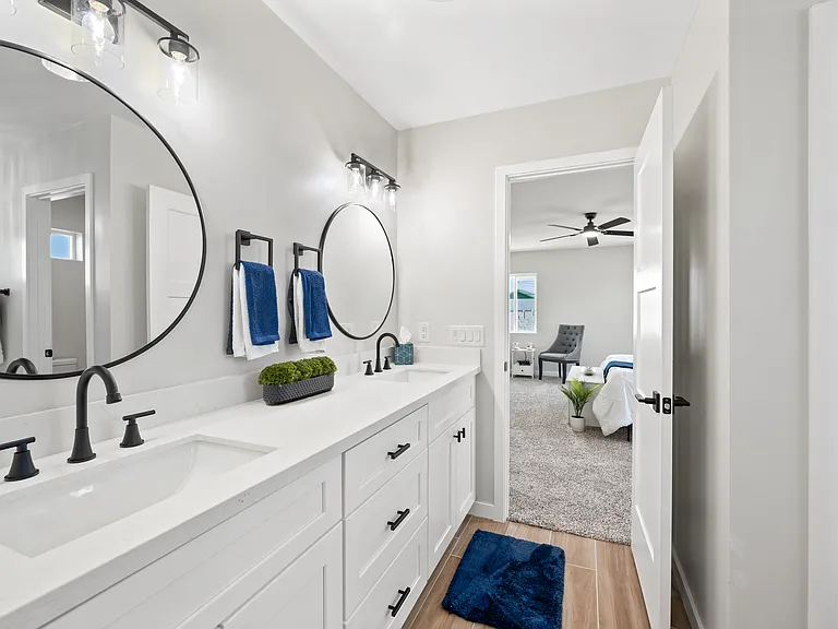 1010 E Indianola Ave — Photo 34