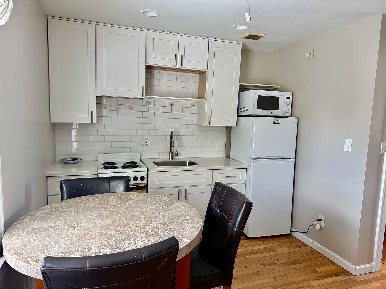 Studio, 350 sqft, $1,500 — Photo 3