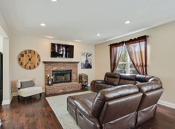 2nd image of 2697 Moutray Ln