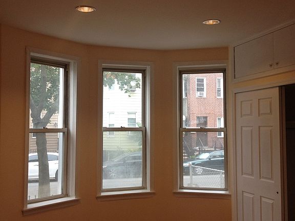 3rd image of 2571 37th St