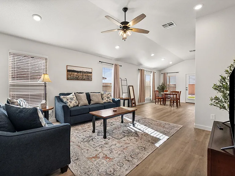 2156 Langford Ave — Photo 19