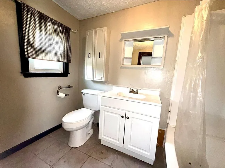 12 Cromwell St — Photo 13