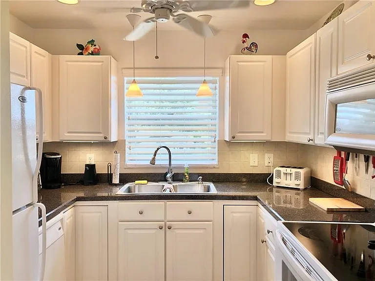 36 Pine Arbor Ln #201 — Photo 5