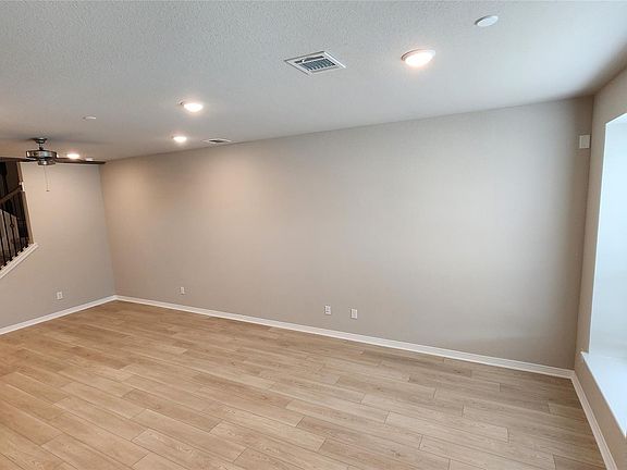 3rd image of 8009 Scanlan Trl