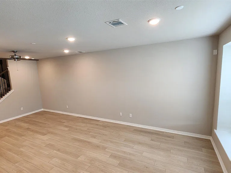 8009 Scanlan Trl — Photo 3