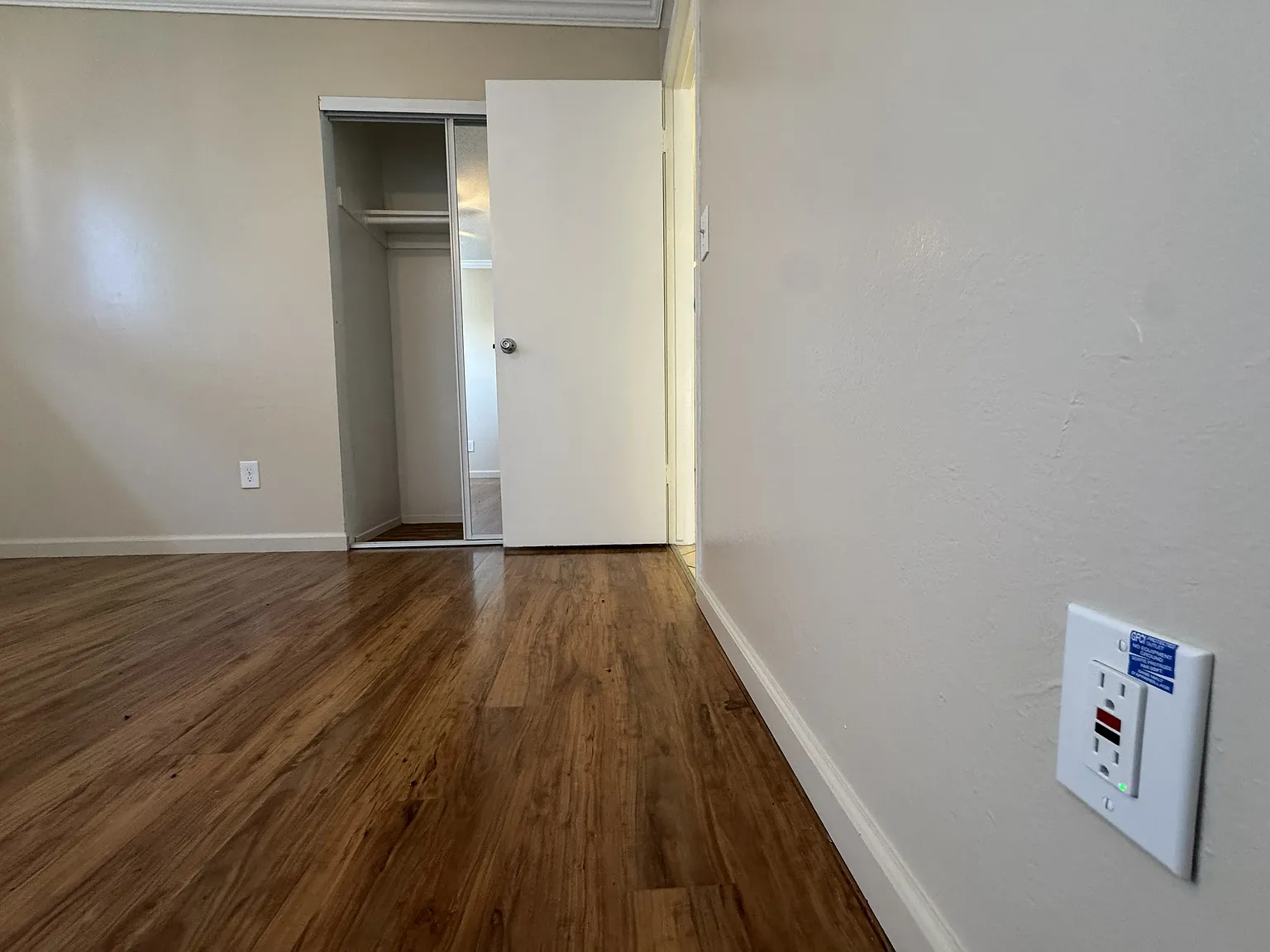 3 bed, 1100 sqft, $3,650 — Photo 3
