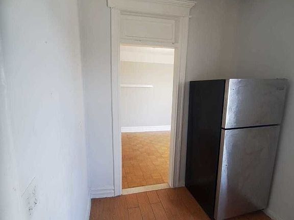 4th image of 307 12th St APT 23B