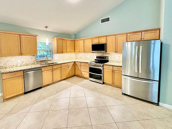 Kitchen. New Appliances.