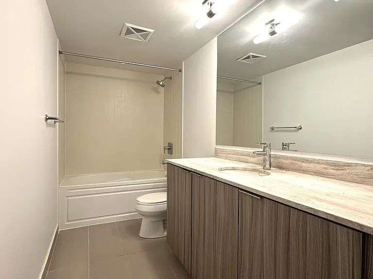 955 Bay St #527 — Photo 8
