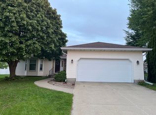 3 Tatiana Ct, Bloomington, IL 61704