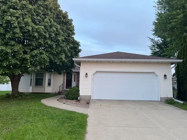 3 Tatiana Ct, Bloomington, IL 61704