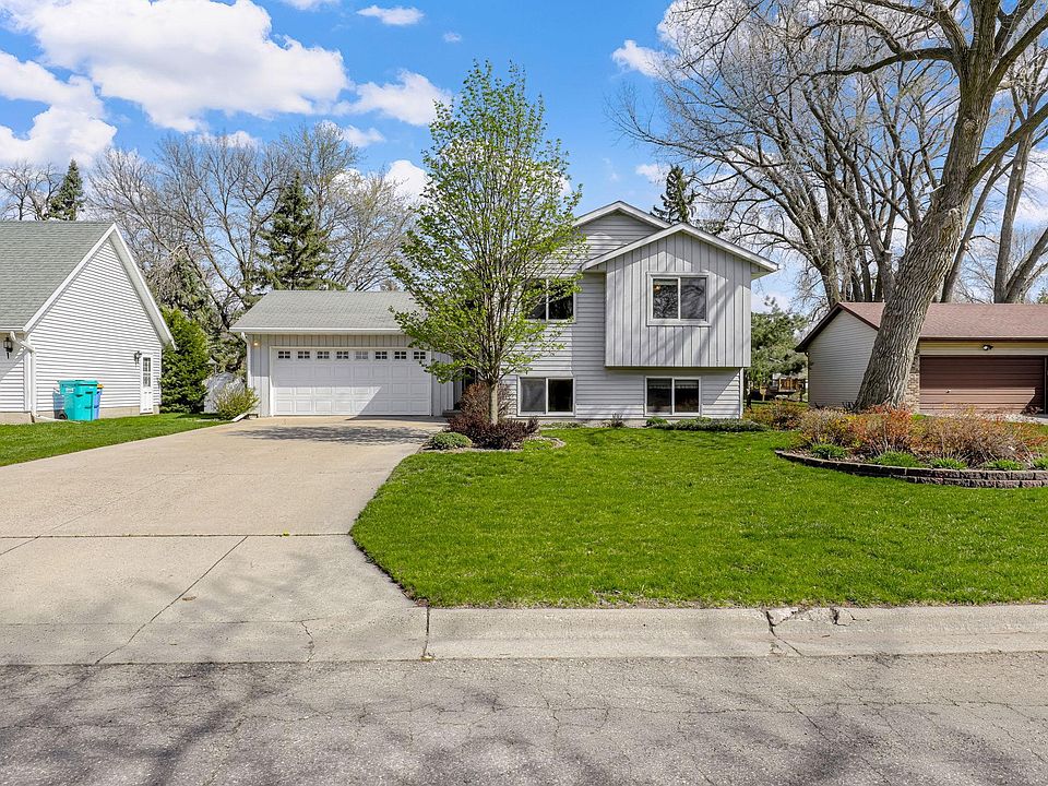 1st image of 830 Robinswood Pl