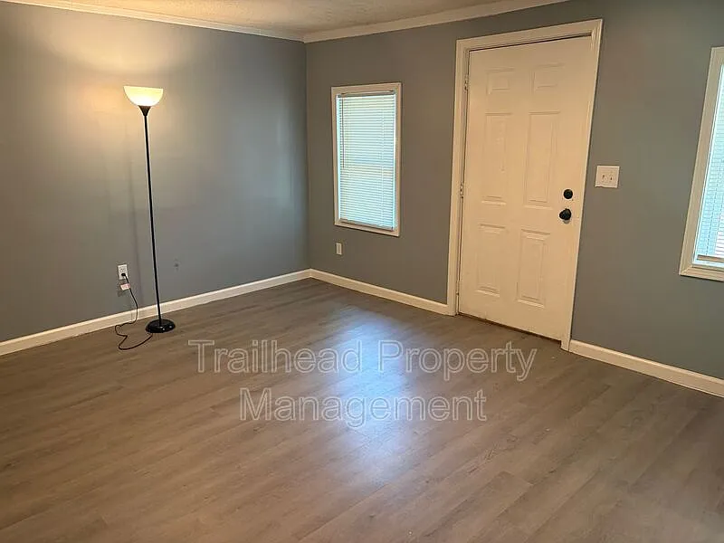 3 bed, 1.0 bath, 874 sqft, $1,195 — Photo 4