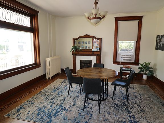 4th image of 209 N Walnut St