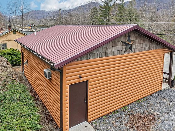 3rd image of 955 Soco Rd