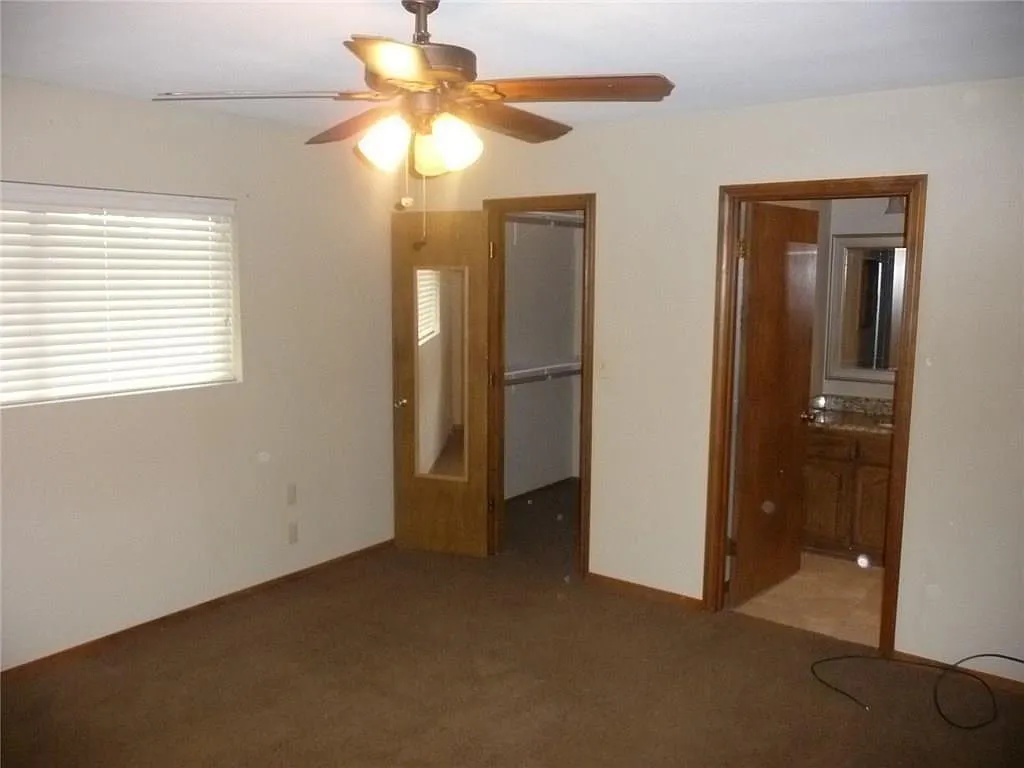 3 bed, 2.5 bath, 2131 sqft, $2,000 — Photo 2