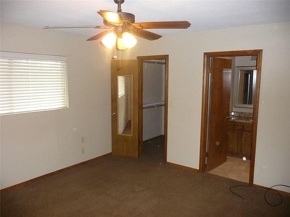 2nd image of 898 Ridgeview Rd