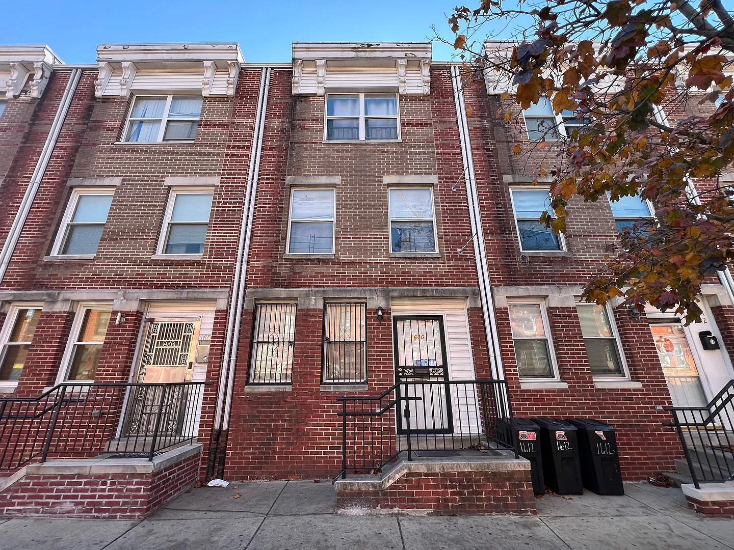 Stunning 4-Bedroom Townhome with Parking Spot Near Temple University! Available August 2026! — Photo 2
