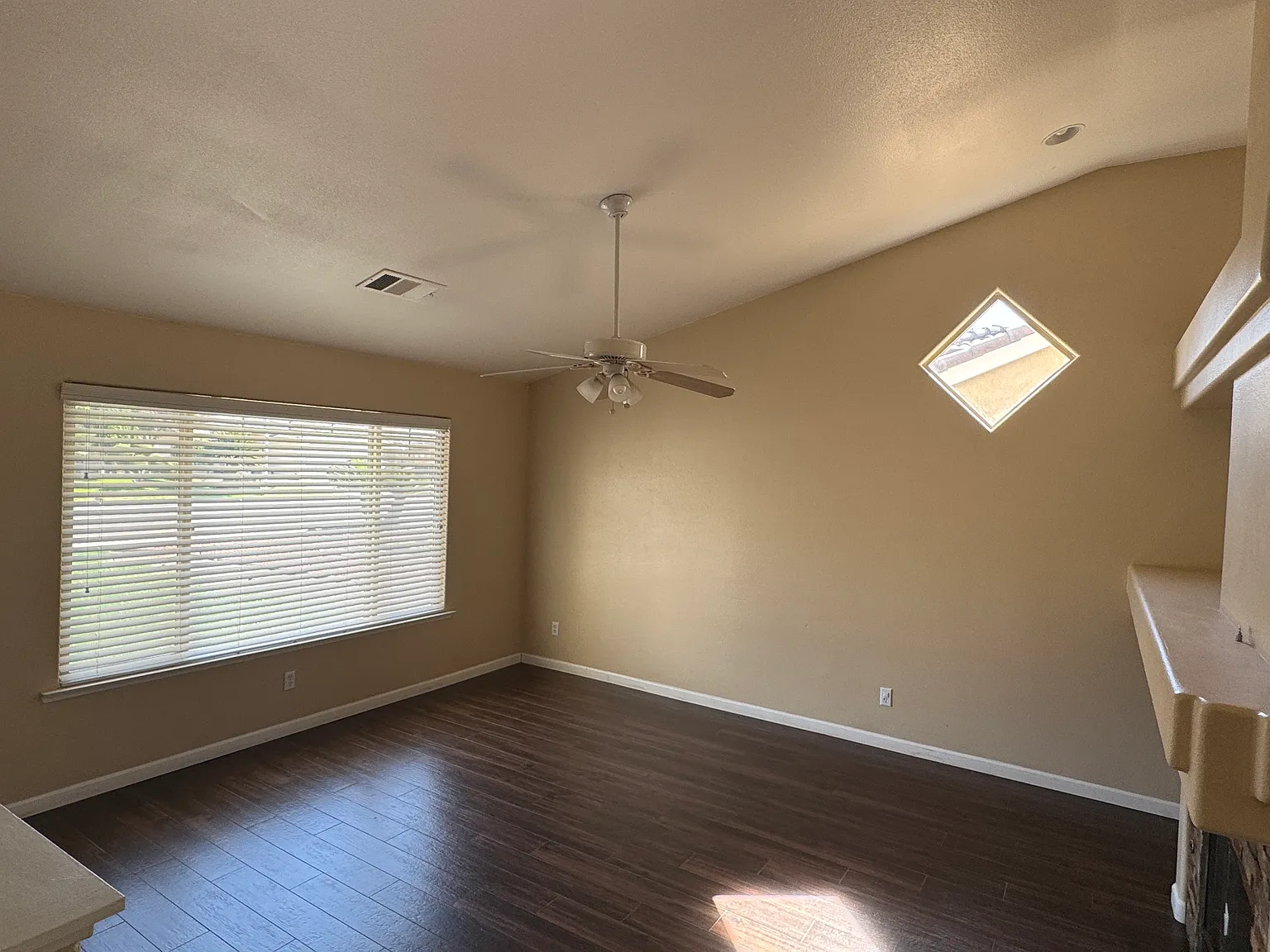 3 bed, 1535 sqft, $2,300 — Photo 2