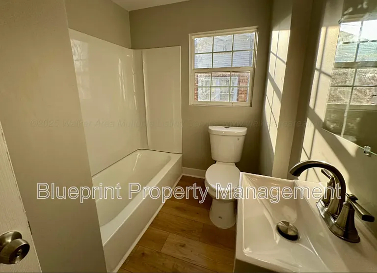 1532 Bay Ave SW — Photo 5