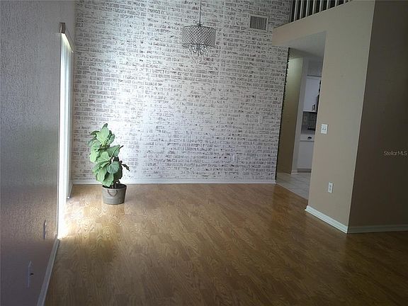 3rd image of 1084 Meadowood Pointe Rd