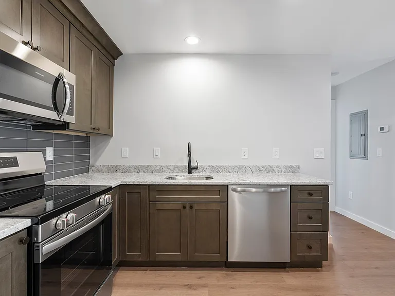 179 Butternut St — Photo 3